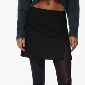 053 SUNDAY BEST Aritzia Women's Tatiana Twill A-Line Mini Skirt - Black, Sz 8